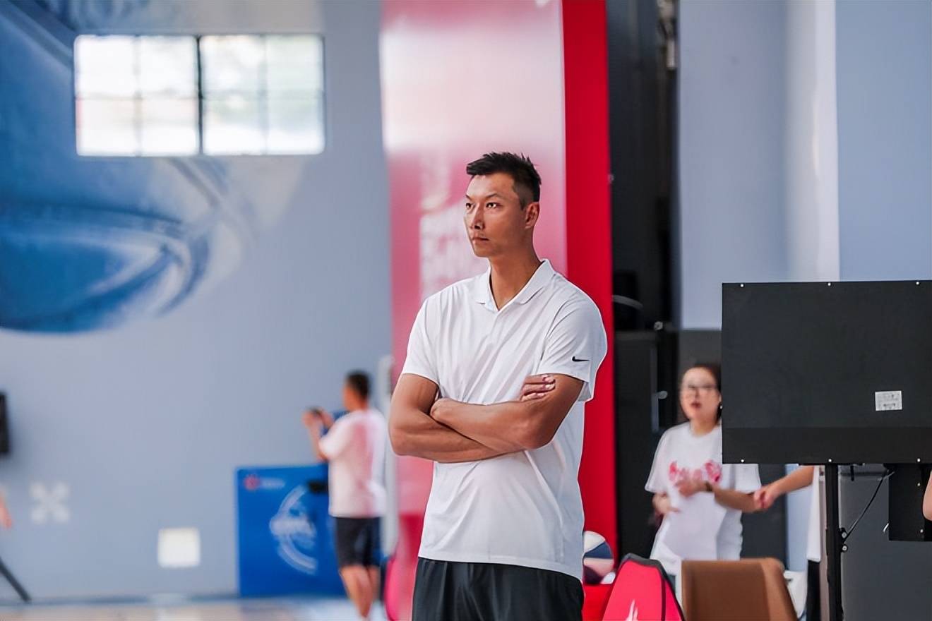 易建聯(lián)NBA生涯分析_姚明和易建聯(lián)對位nba_中國籃球NBA困局
